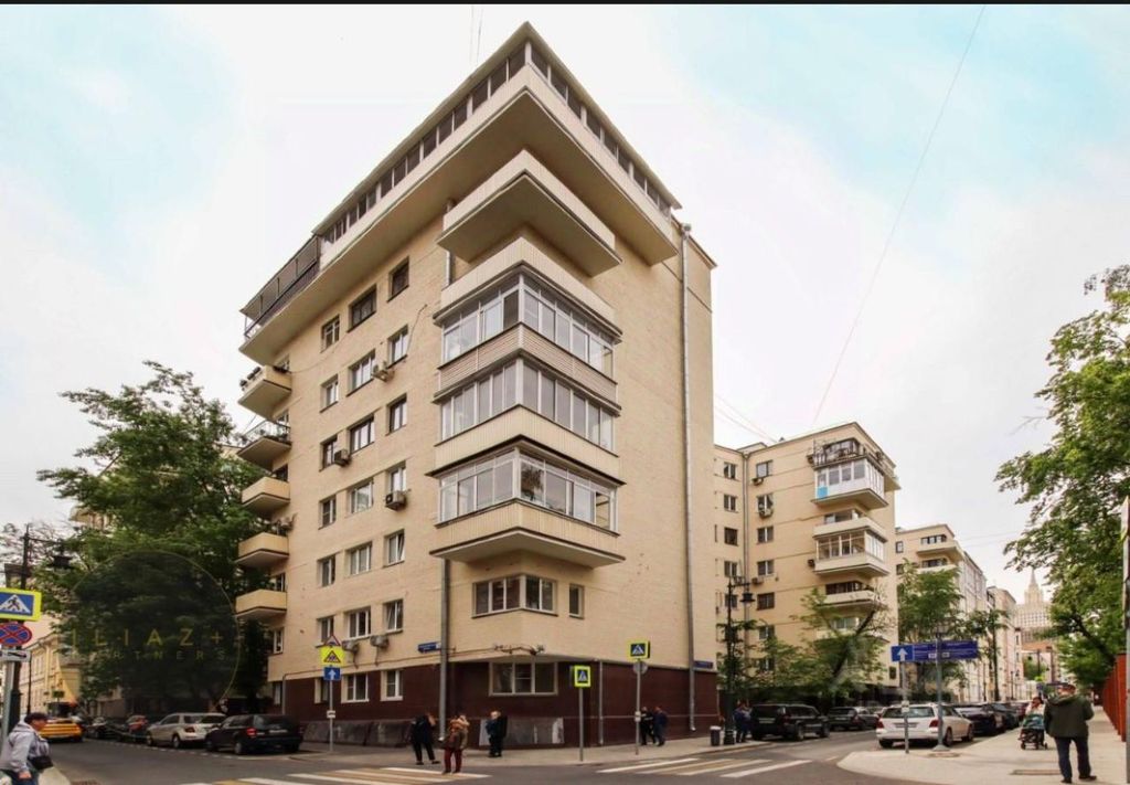 m. Kropotkinskaya: Apartment, 2-rooms