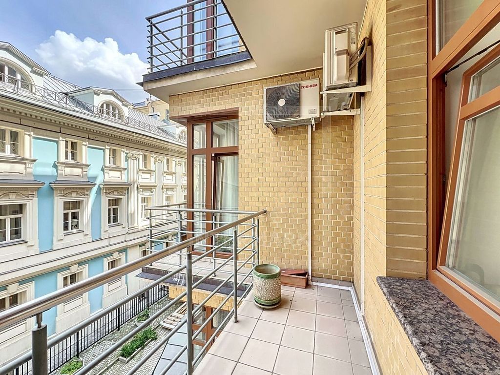 m. Kropotkinskaya: Apartment, 4-rooms