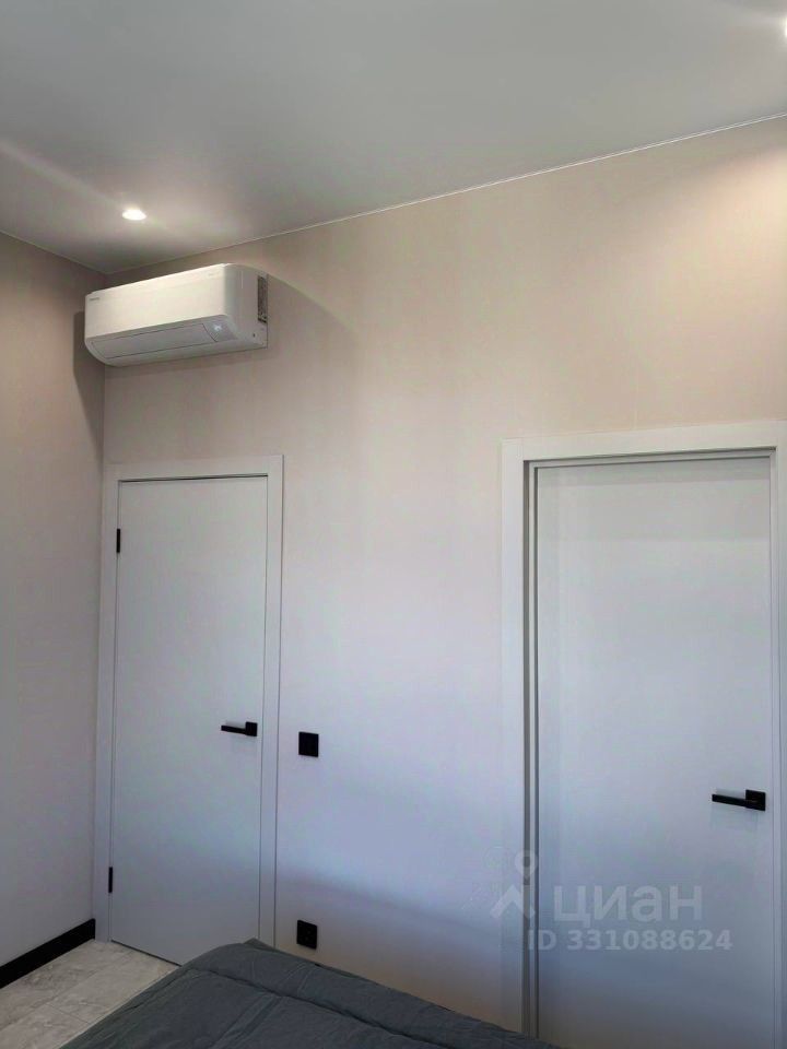 m. ZIL: Apartment, 2-rooms