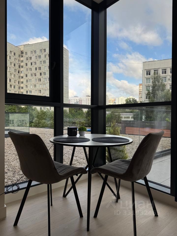 m. Universitet druzhby narodov: Apartment, studio