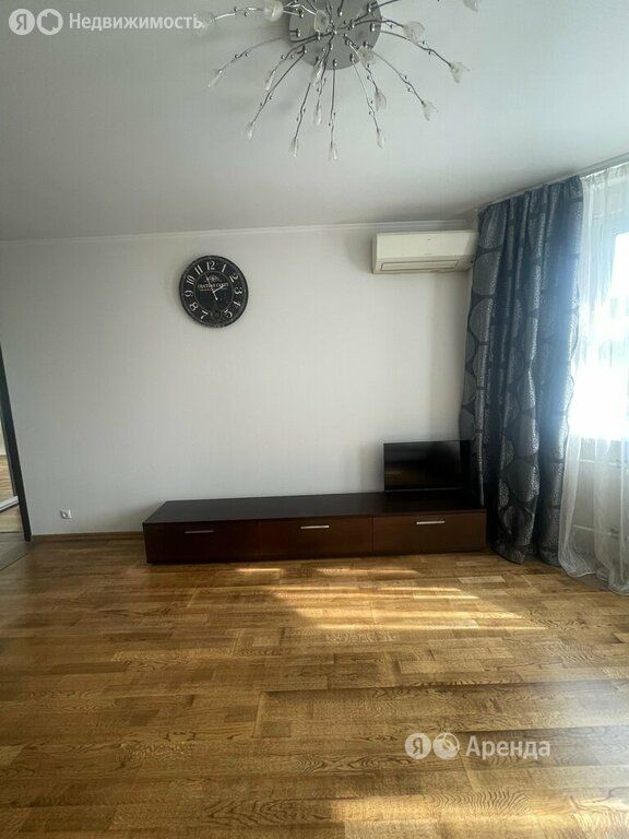 m. Verkhnie Kotly: Apartment, 2-rooms