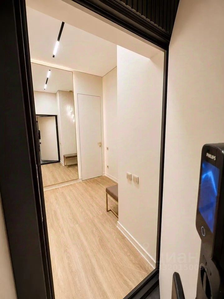 m. ZIL: Apartment, 2-rooms