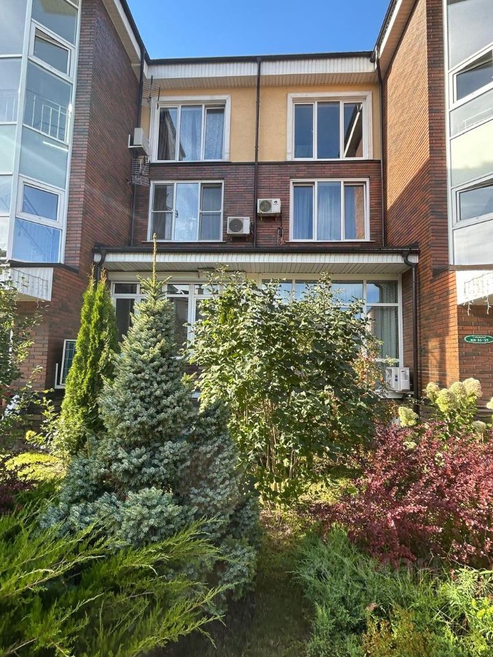 m. Pyatnitskoe shosse: Apartment, 3-rooms