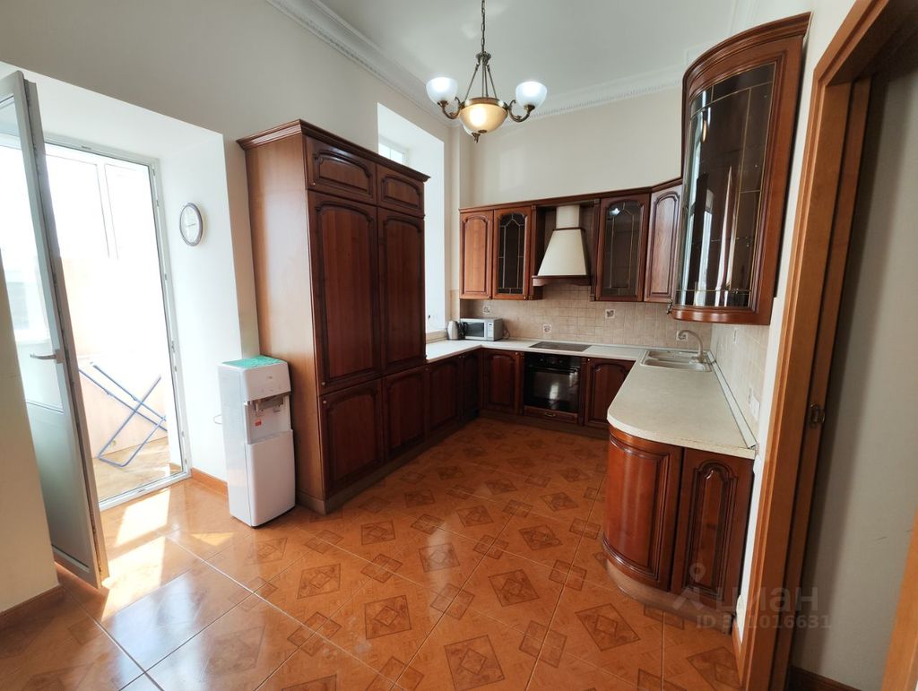 m. Lubyanka: Apartment, 3-rooms