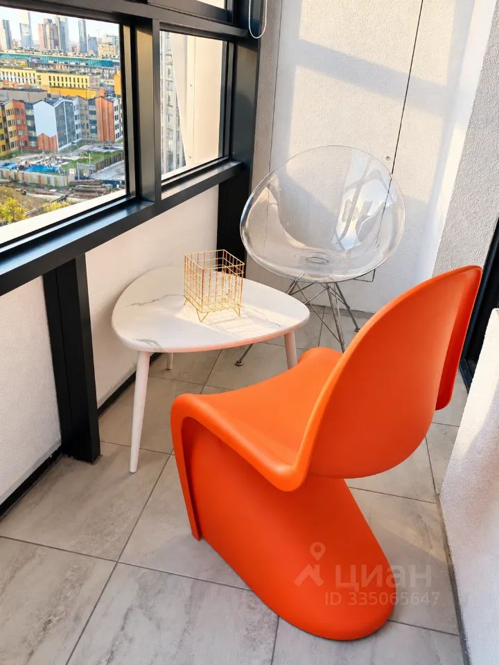 m. ZIL: Apartment, 2-rooms