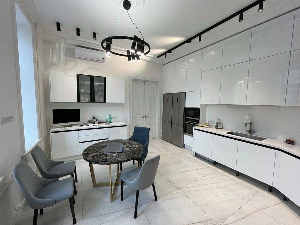 m. Trubnaya: Apartment, 4-rooms
