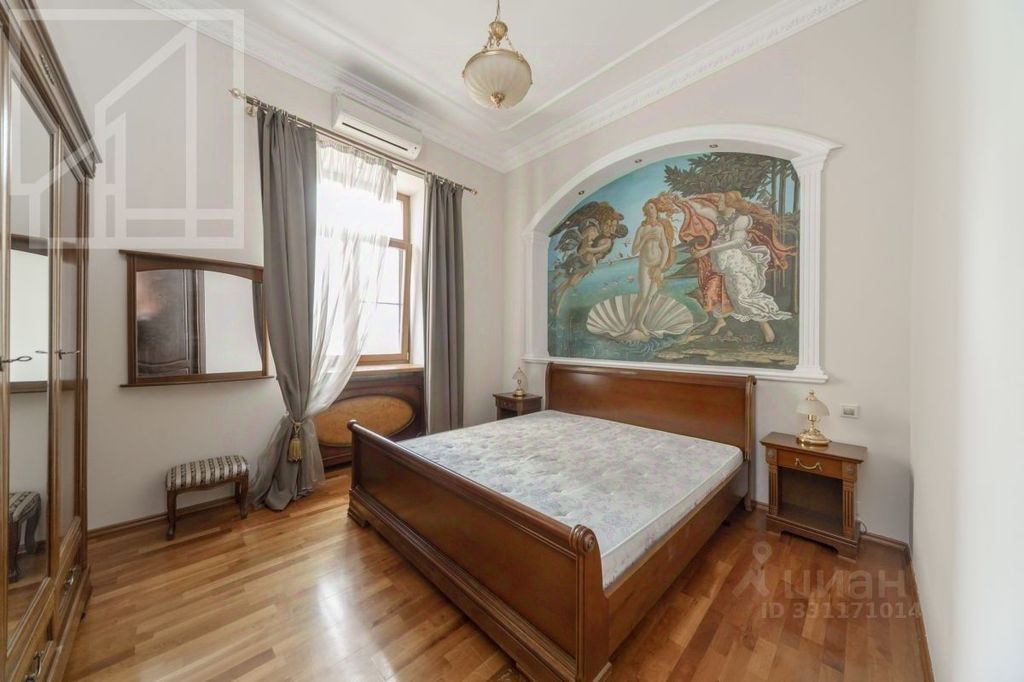 m. Mayakovskaya: Apartment, 3-rooms