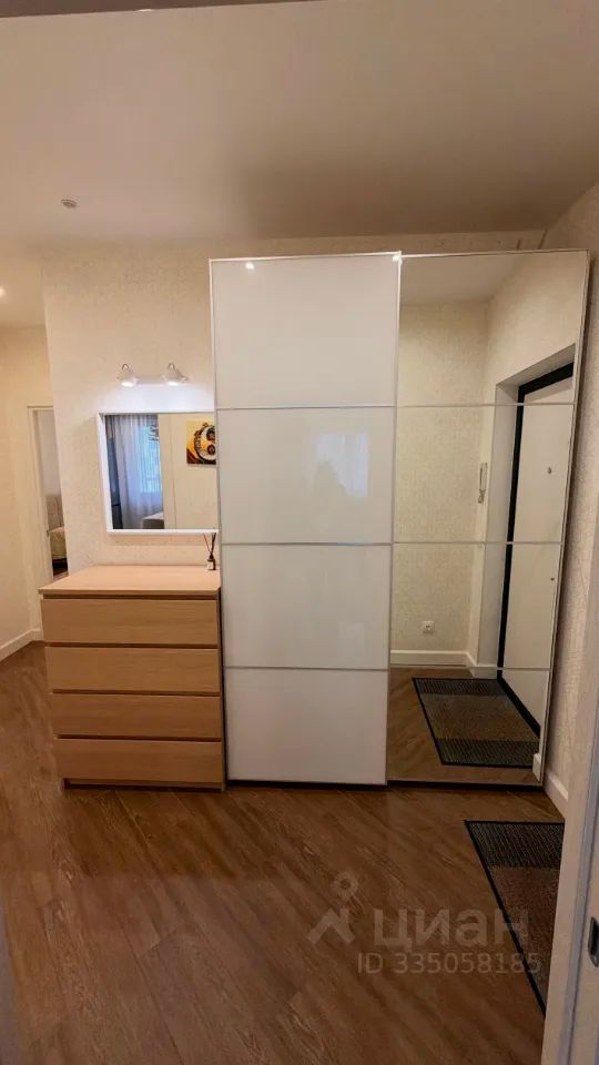 m. Lukhmanovskaya: Apartment, 2-rooms
