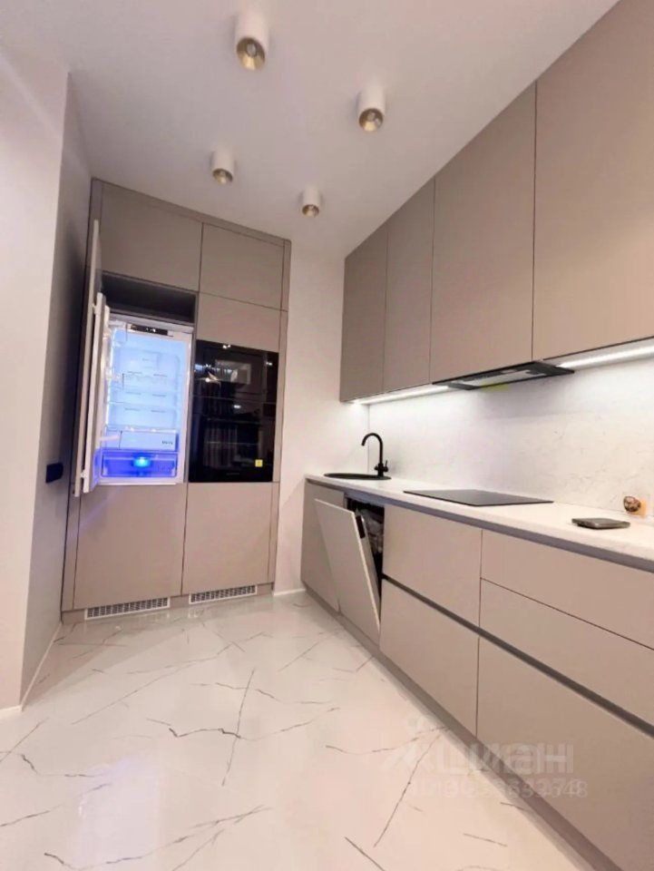 m. ZIL: Apartment, 2-rooms