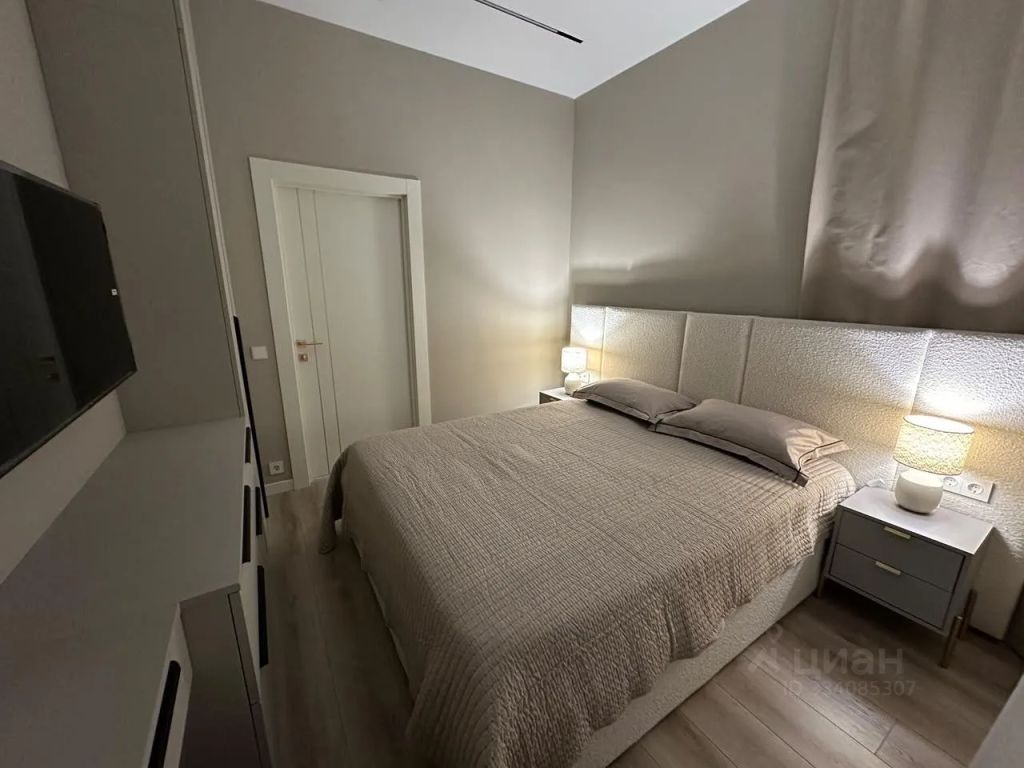 m. ZIL: Apartment, 2-rooms