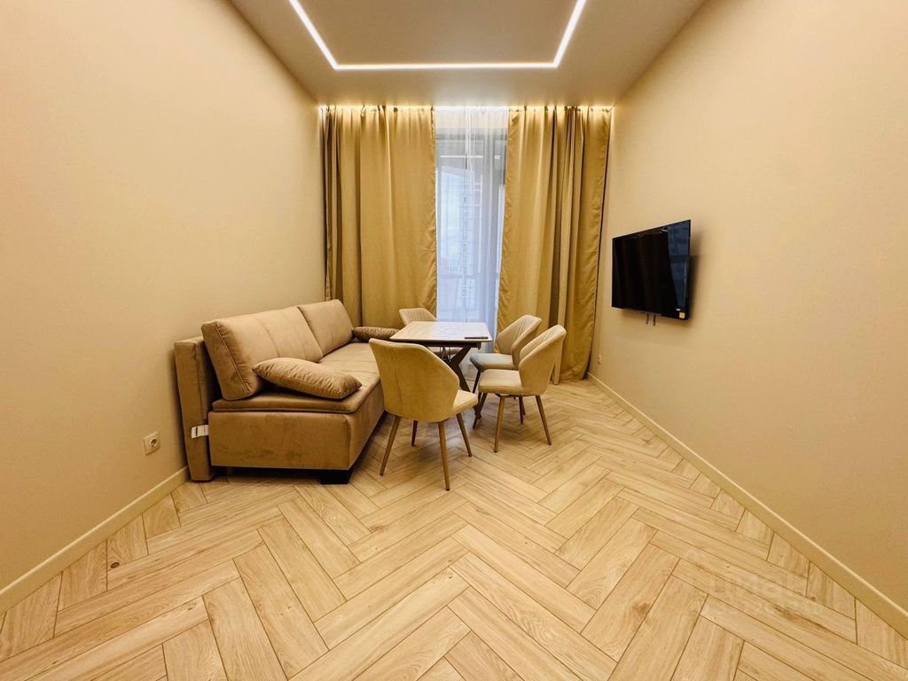 m. ZIL: Apartment, 2-rooms