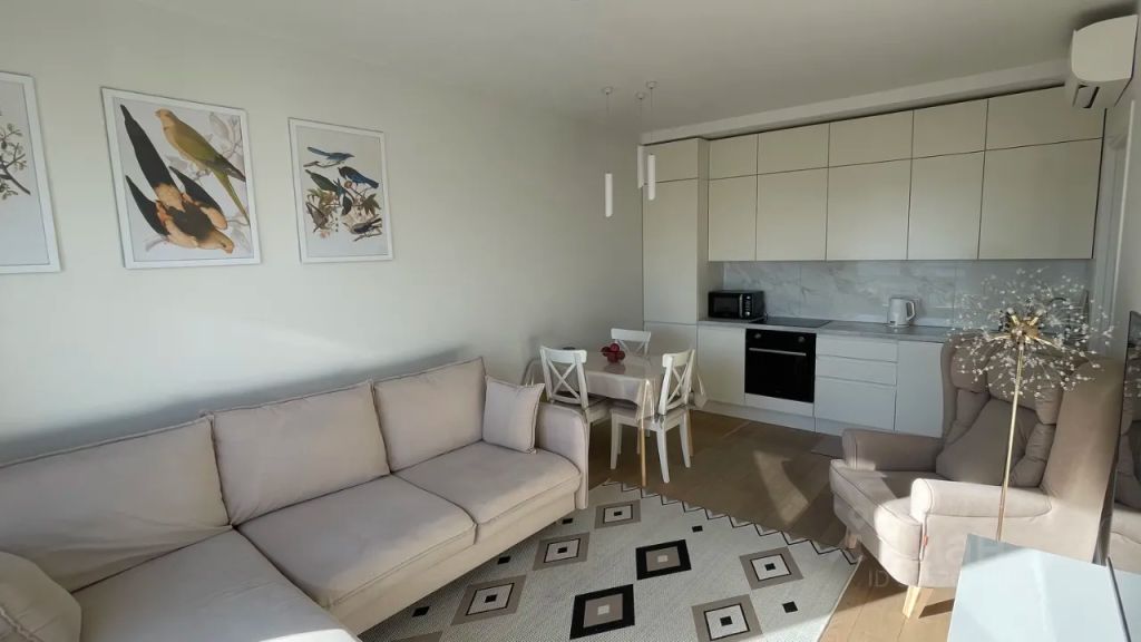 m. Molodezhnaya: Apartment, 3-rooms