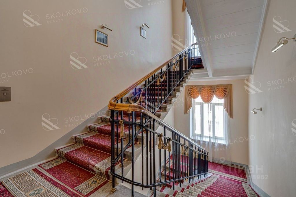 m. Aleksandrovsky sad: Apartment, 6-rooms