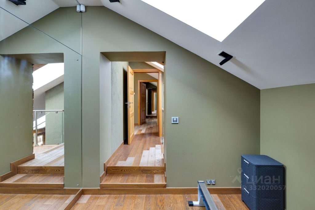 m. Barrikadnaya: Apartment, 3-rooms