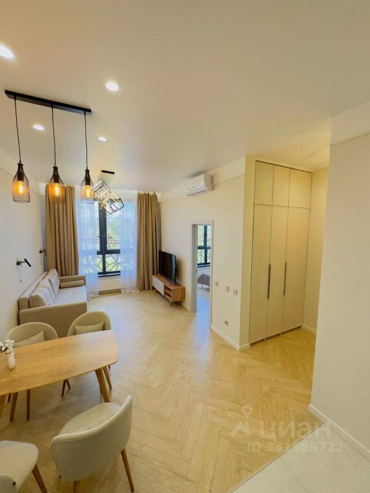 m. ZIL: Apartment, 2-rooms