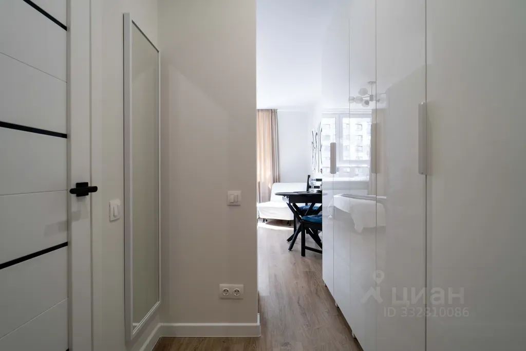 m. Krasnogorskaya: Apartment, studio