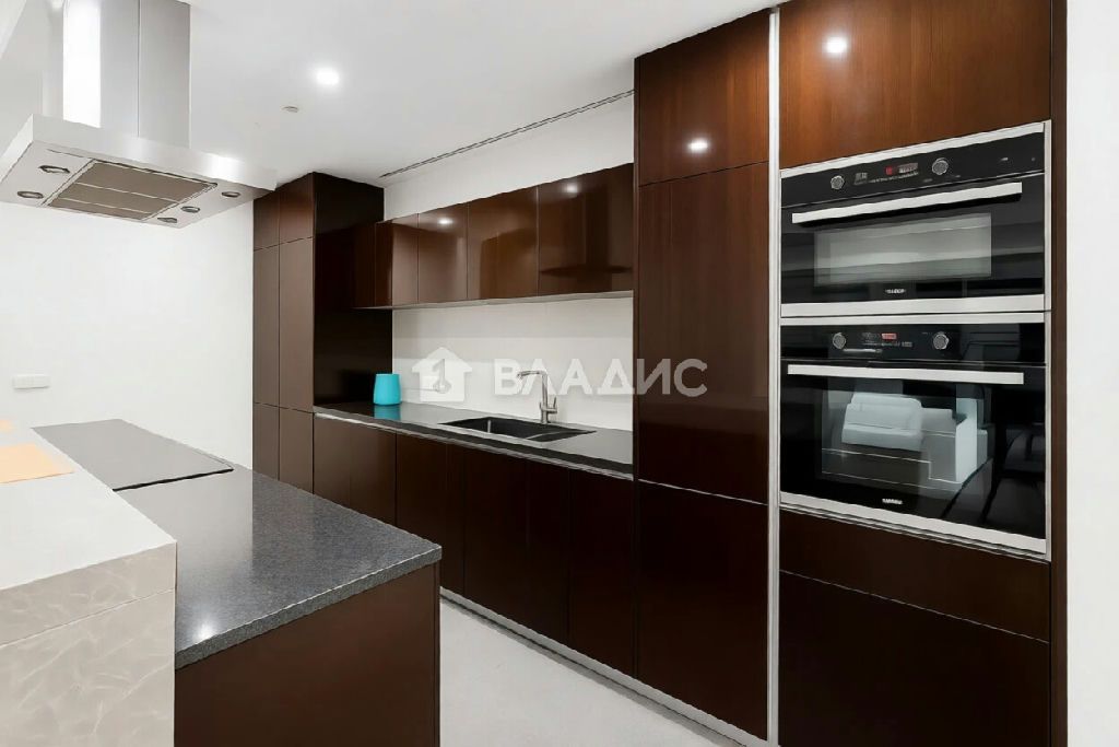 m. Moskva-Siti: Apartment, 3-rooms
