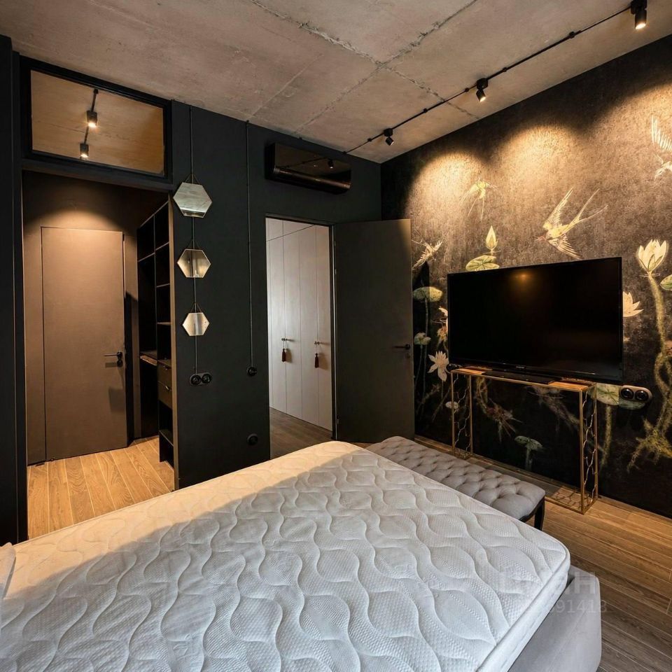 m. ZIL: Apartment, 2-rooms