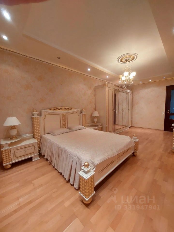m. Yugo-Zapadnaya: Apartment, 3-rooms