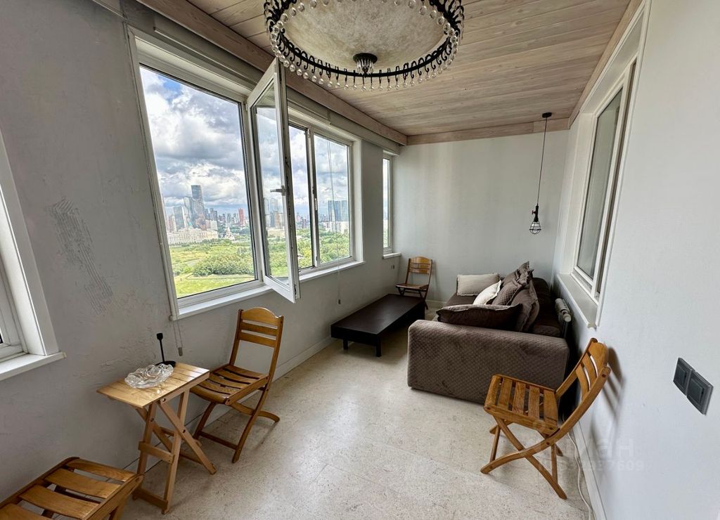 m. Yugo-Zapadnaya: Apartment, 3-rooms