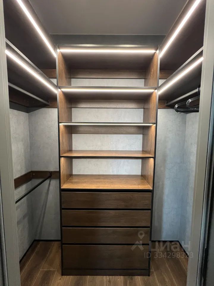 m. ZIL: Apartment, 2-rooms