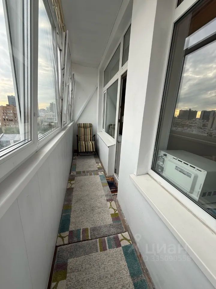m. Kropotkinskaya: Apartment, 1-rooms