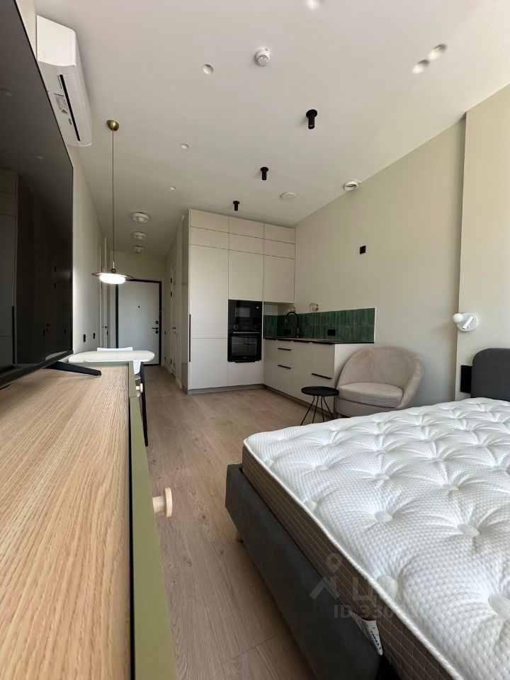 m. Verkhnie Kotly: Apartment, studio