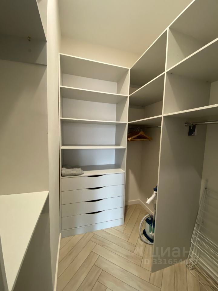 m. ZIL: Apartment, 2-rooms