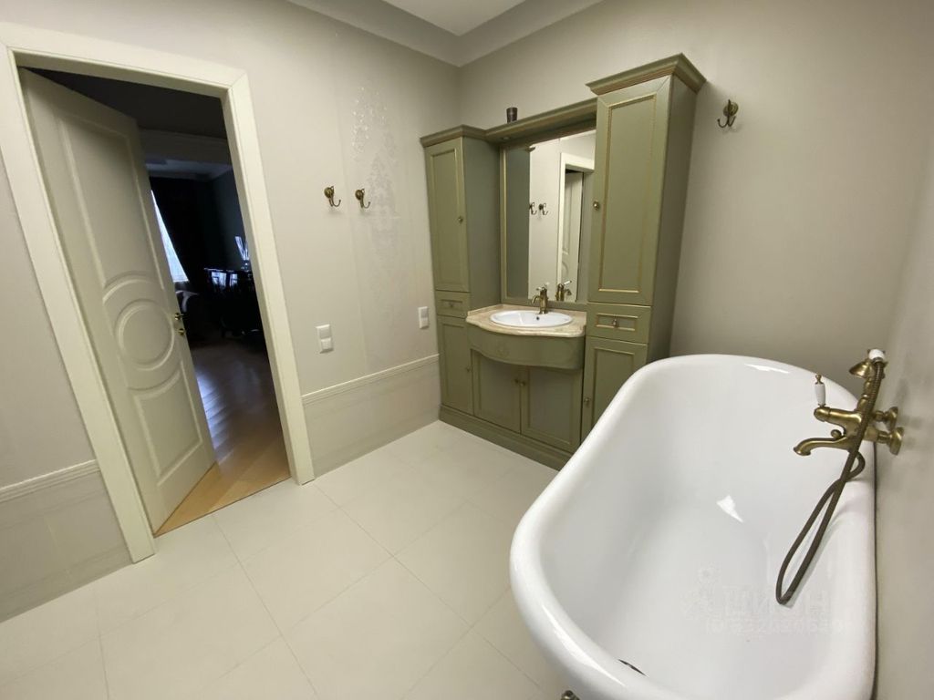 m. Profsoyuznaya: Apartment, 3-rooms