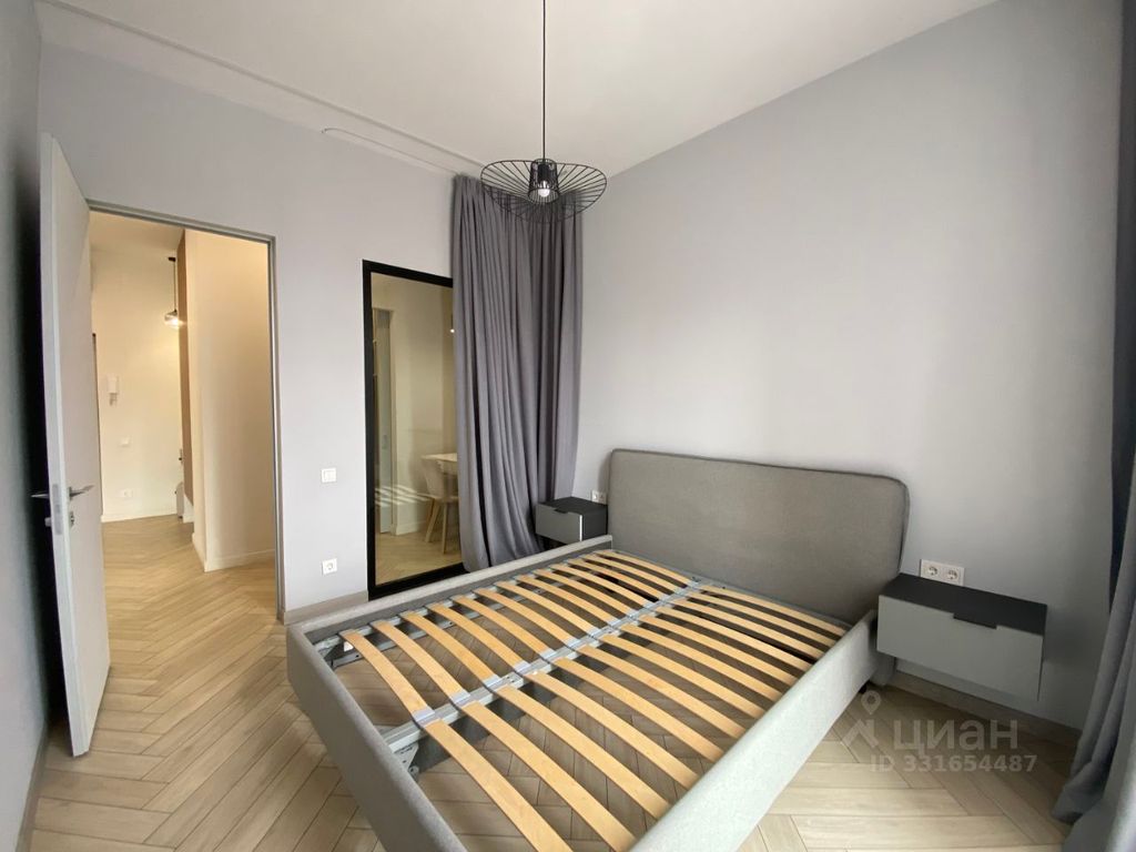 m. ZIL: Apartment, 2-rooms