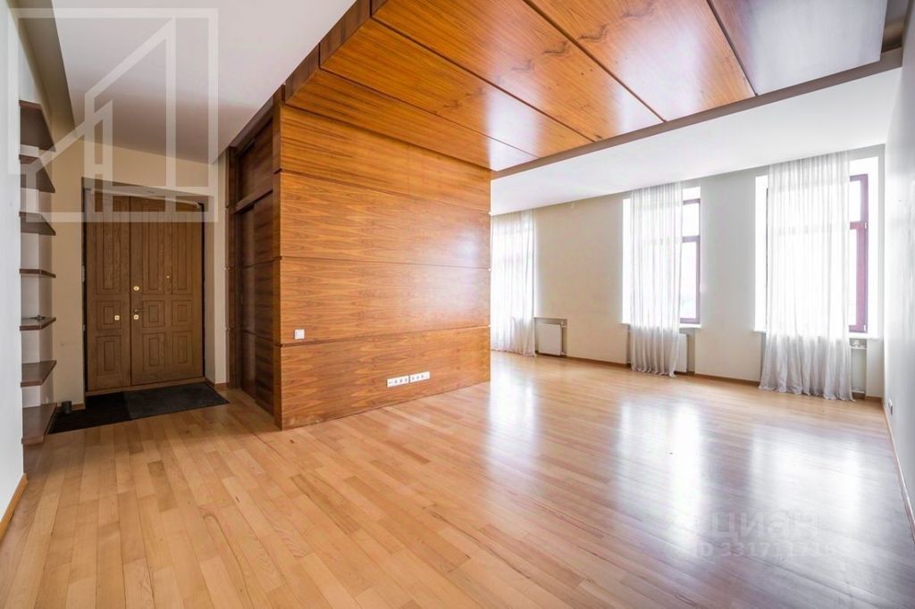m. Kropotkinskaya: Apartment, 4-rooms