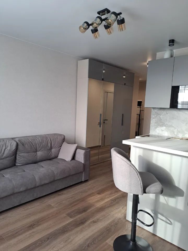 m. Lukhmanovskaya: Apartment, studio