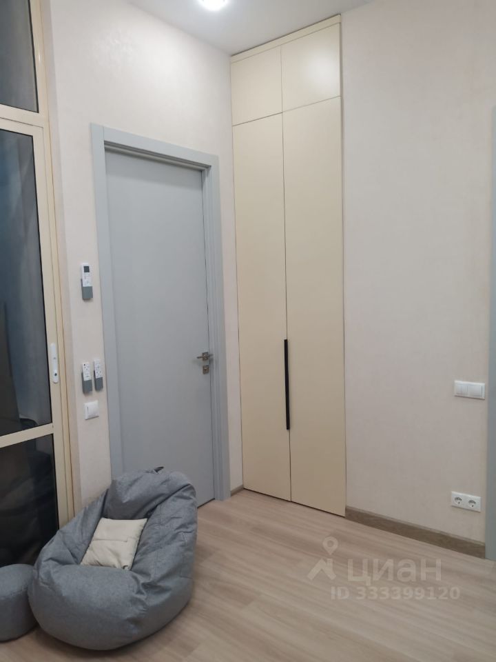 m. ZIL: Apartment, 2-rooms
