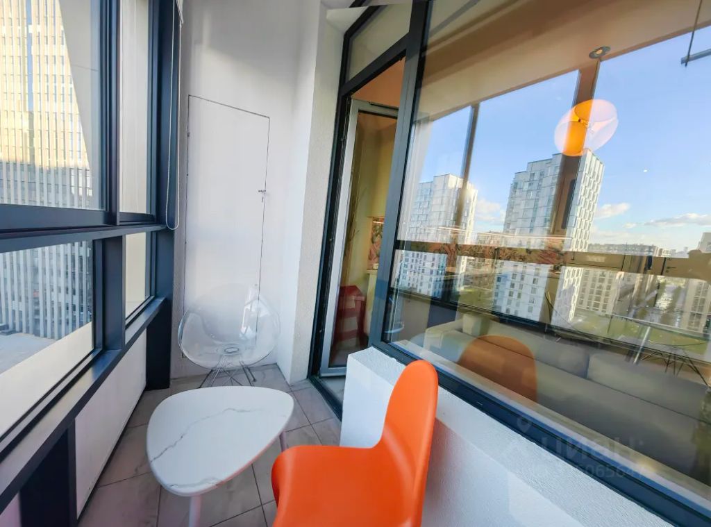 m. ZIL: Apartment, 2-rooms