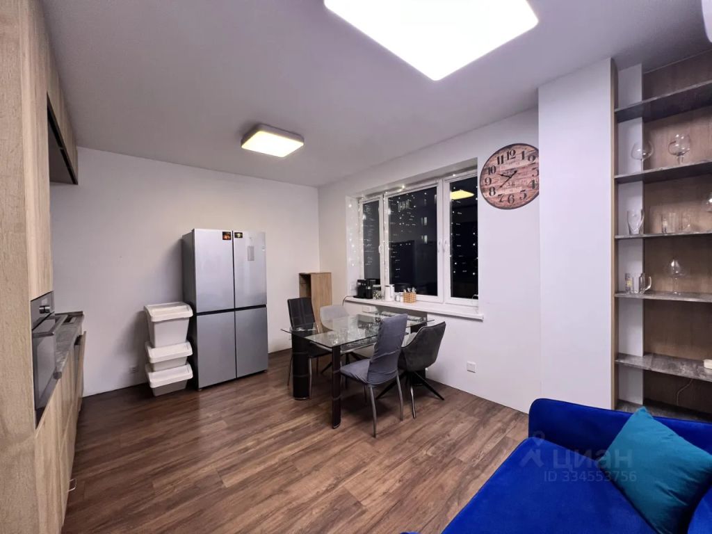 m. ZIL: Apartment, 2-rooms