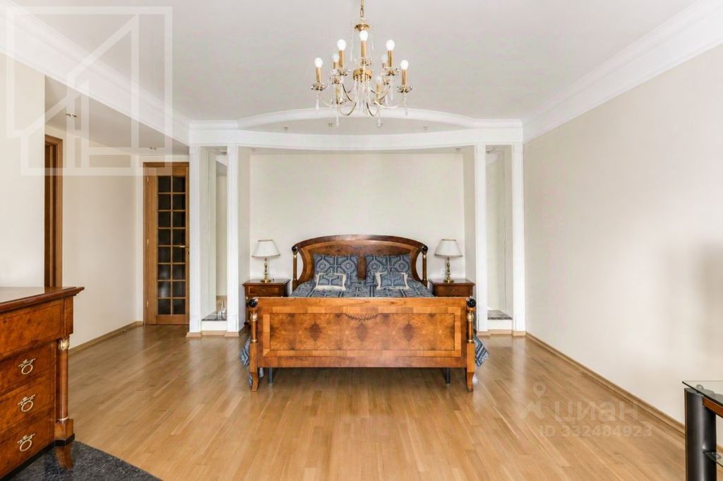 m. Barrikadnaya: Apartment, 3-rooms