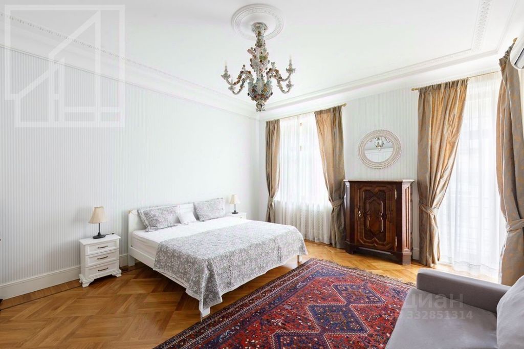 m. Kropotkinskaya: Apartment, 4-rooms