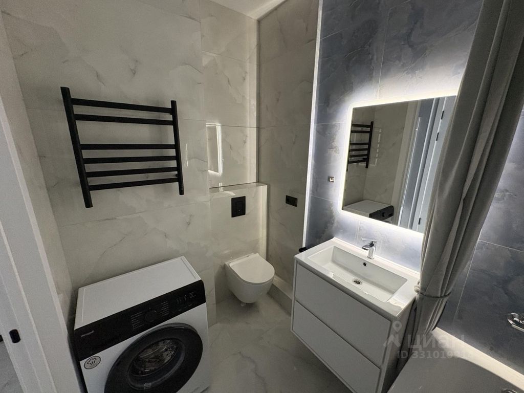 m. Verkhnie Kotly: Apartment, studio
