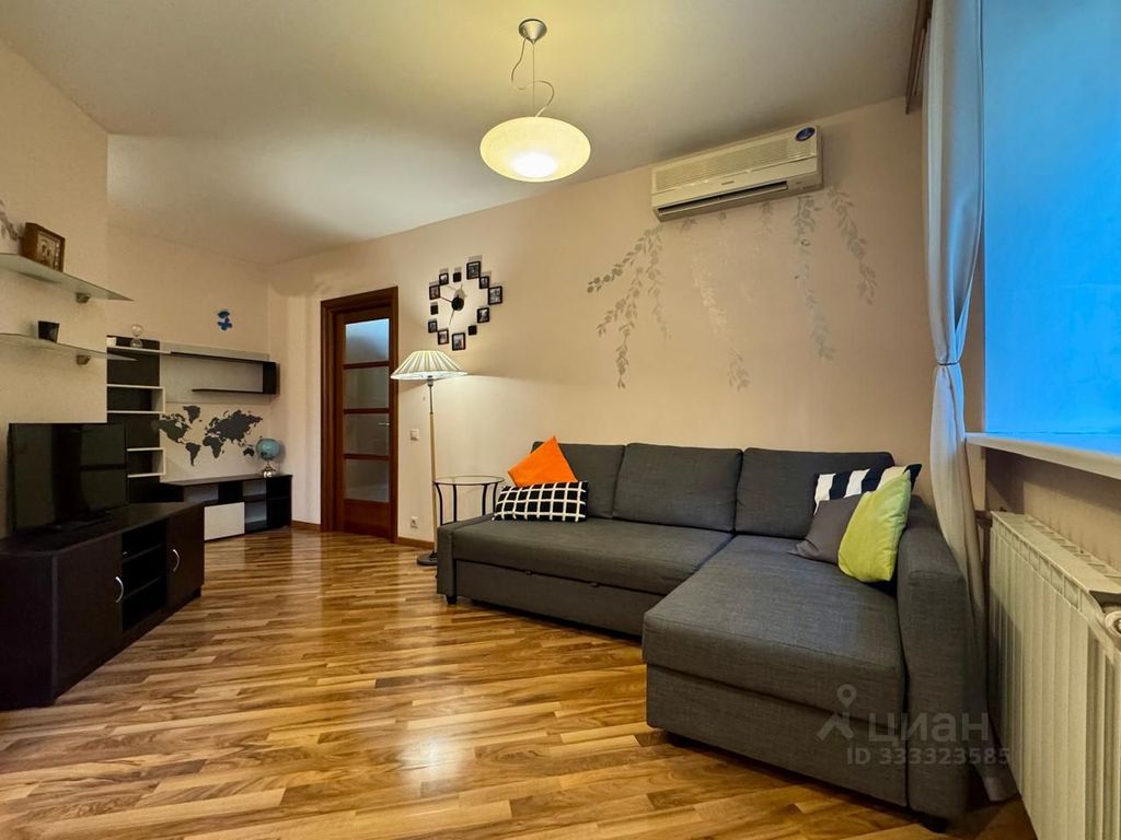 m. Barrikadnaya: Apartment, 2-rooms