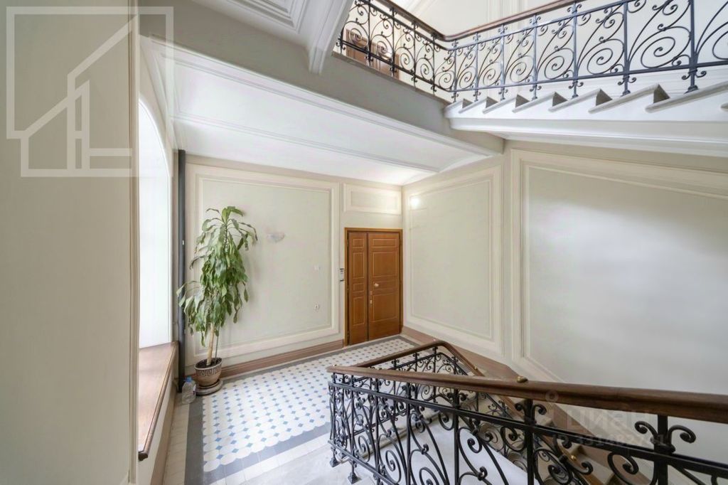 m. Kropotkinskaya: Apartment, 5-rooms