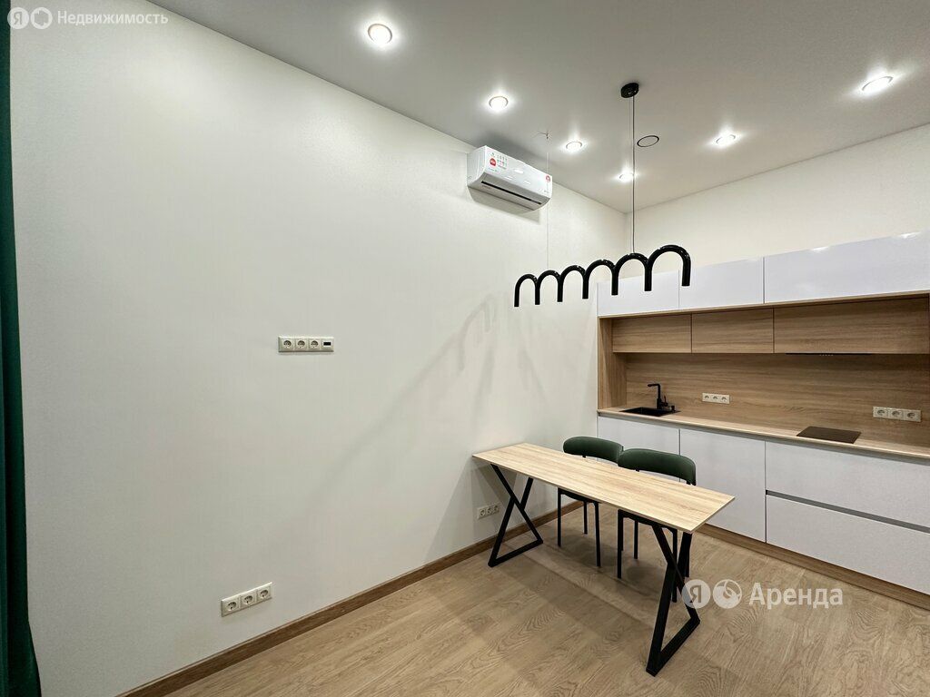 m. ZIL: Apartment, 2-rooms