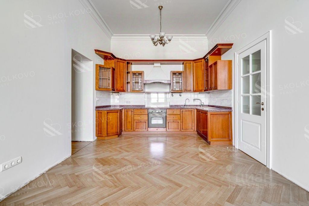 m. Aleksandrovsky sad: Apartment, 6-rooms