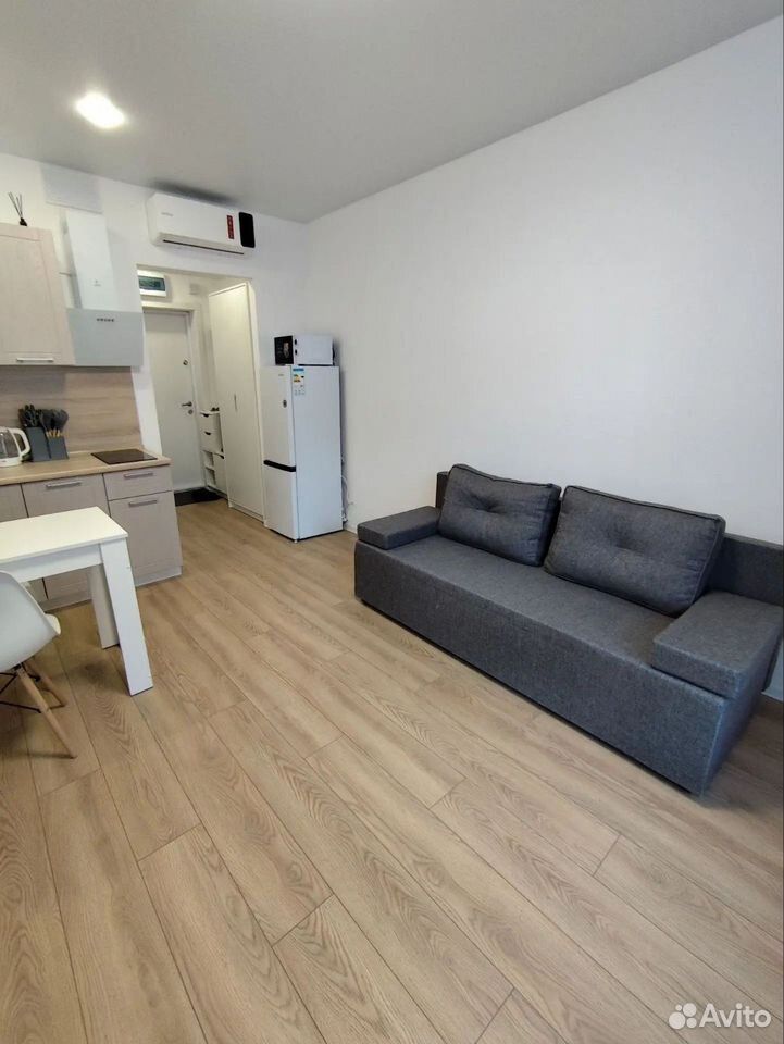 m. Filatov lug: Apartment, studio