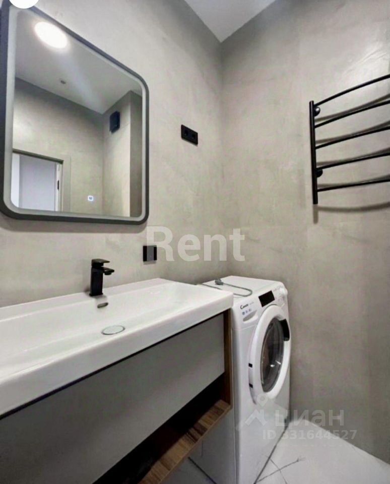 m. ZIL: Apartment, 2-rooms