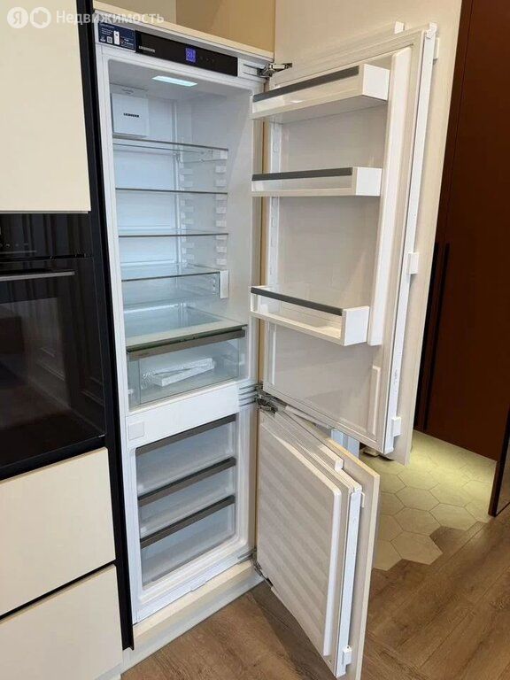 m. ZIL: Apartment, 2-rooms