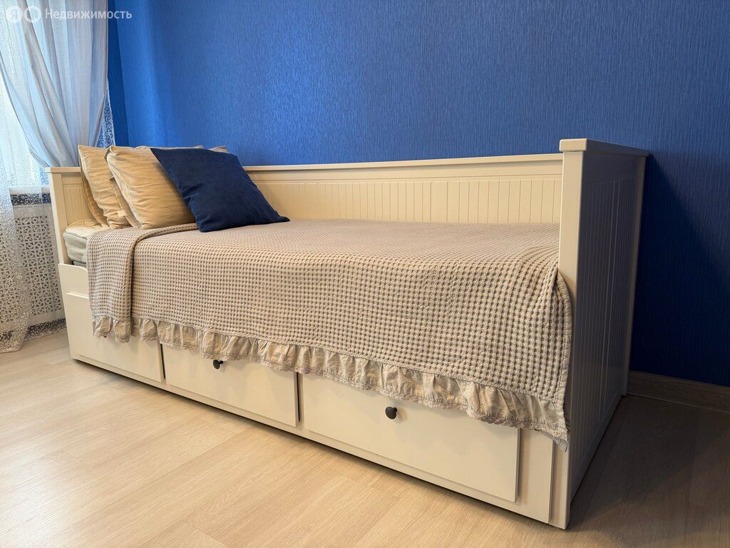 m. Ulitsa Dmitrievskogo: Apartment, 3-rooms