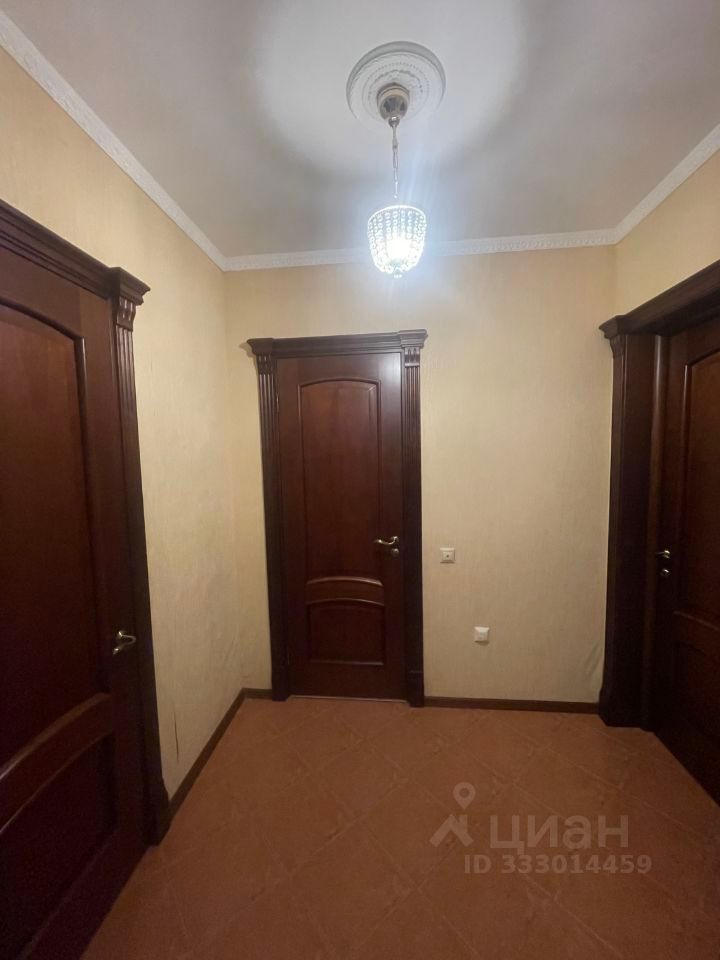 m. Universitet druzhby narodov: Apartment, 2-rooms