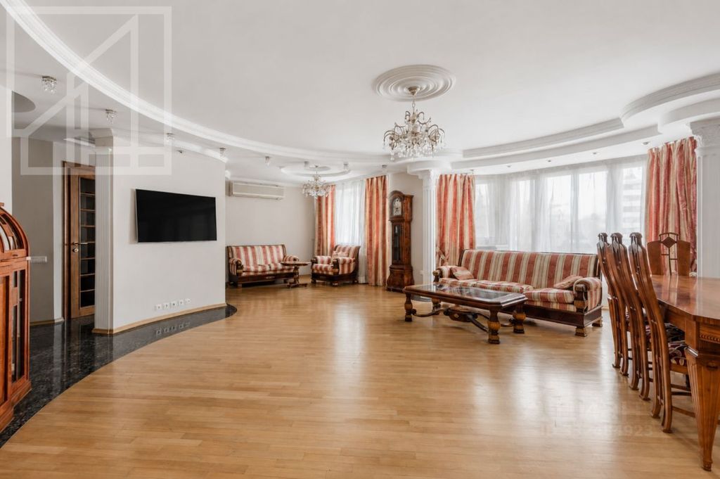 m. Barrikadnaya: Apartment, 3-rooms