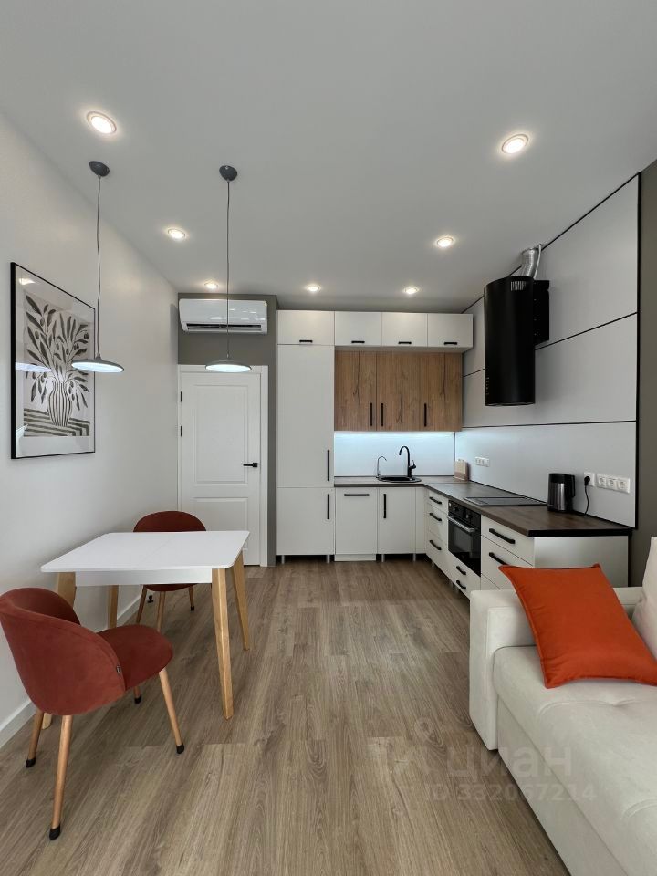m. ZIL: Apartment, 2-rooms