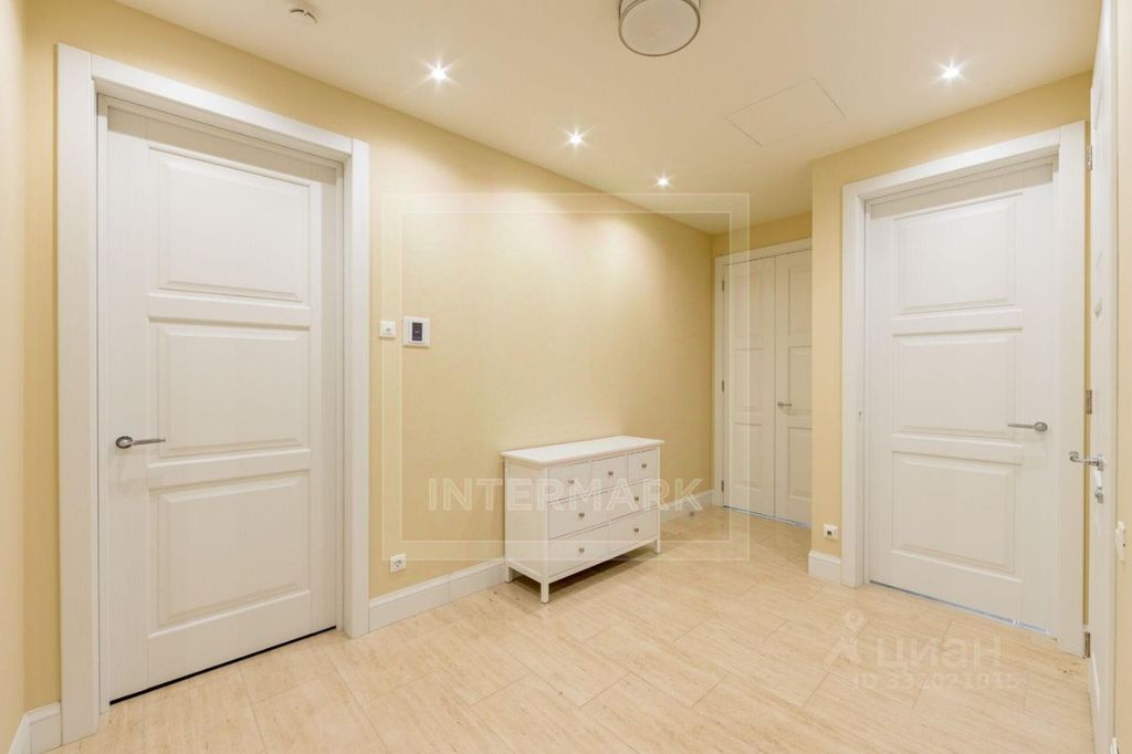 m. Shabolovskaya: Apartment, 3-rooms